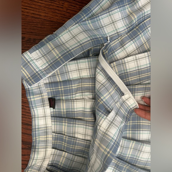 Pleated Checkered Skirt White and Blue - Picture 2 of 3